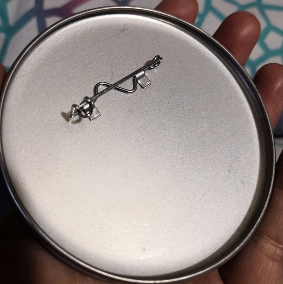 SOLD 🌺5/$25 2x Disneyland Just Graduated Buttons - Picture 8 of 8